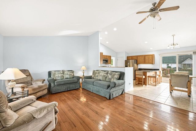 532 Tomahawk DRIVE, Twin Lakes, WI 53181