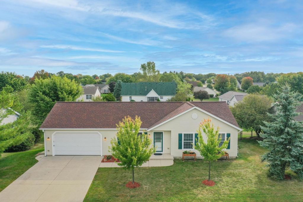532 Tomahawk DRIVE, Twin Lakes, WI 53181