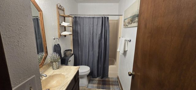 4932 W Briarwood Ave, Wichita, KS 67212