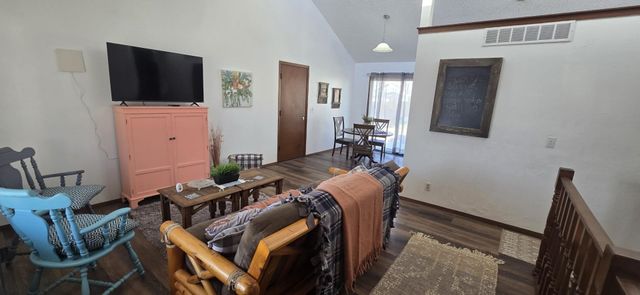 4932 W Briarwood Ave, Wichita, KS 67212