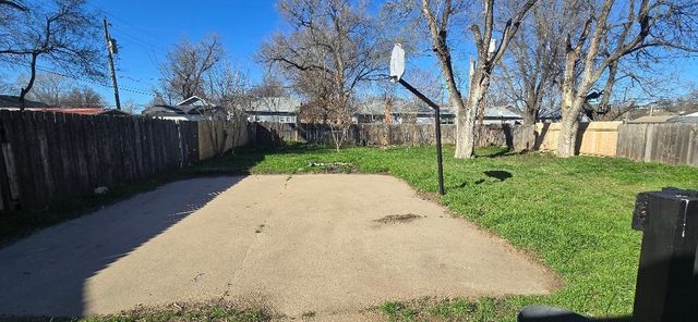 4932 W Briarwood Ave, Wichita, KS 67212