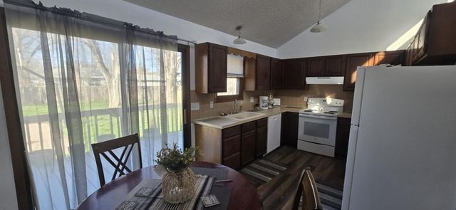 4932 W Briarwood Ave, Wichita, KS 67212