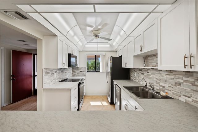 6165 S Mirror Lake Drive 307, Sebastian, FL 32958