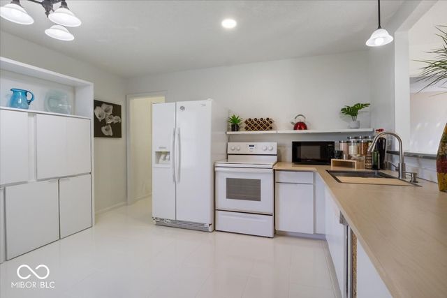 319 Brookstone Drive, Greenfield, IN 46140