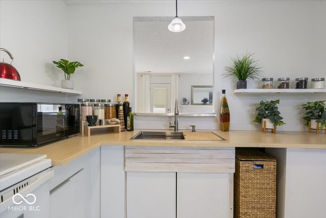 319 Brookstone Drive, Greenfield, IN 46140