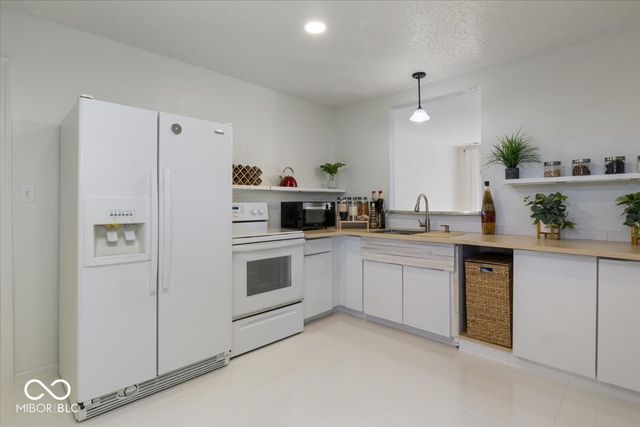 319 Brookstone Drive, Greenfield, IN 46140