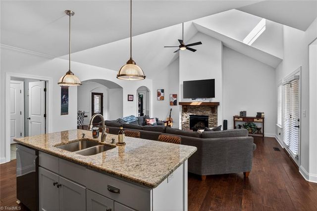 4670 Fairway Run Drive, Pfafftown, NC 27040