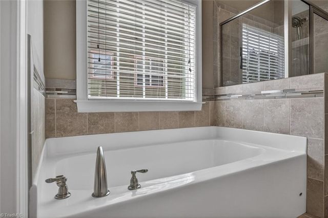 4670 Fairway Run Drive, Pfafftown, NC 27040