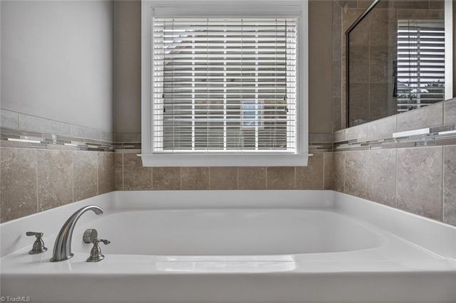 4670 Fairway Run Drive, Pfafftown, NC 27040