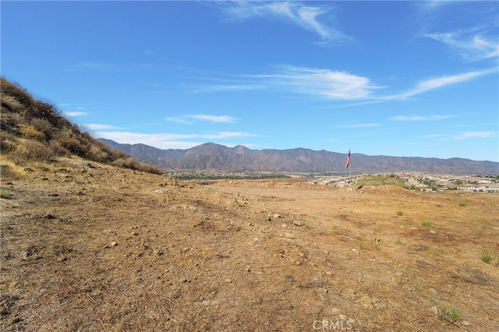 Image 12 of property listing at 11085 Canyon Circle, Corona, CA 92883