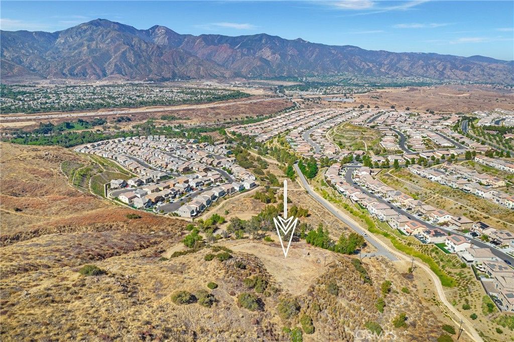 Image 16 of property listing at 11085 Canyon Circle, Corona, CA 92883