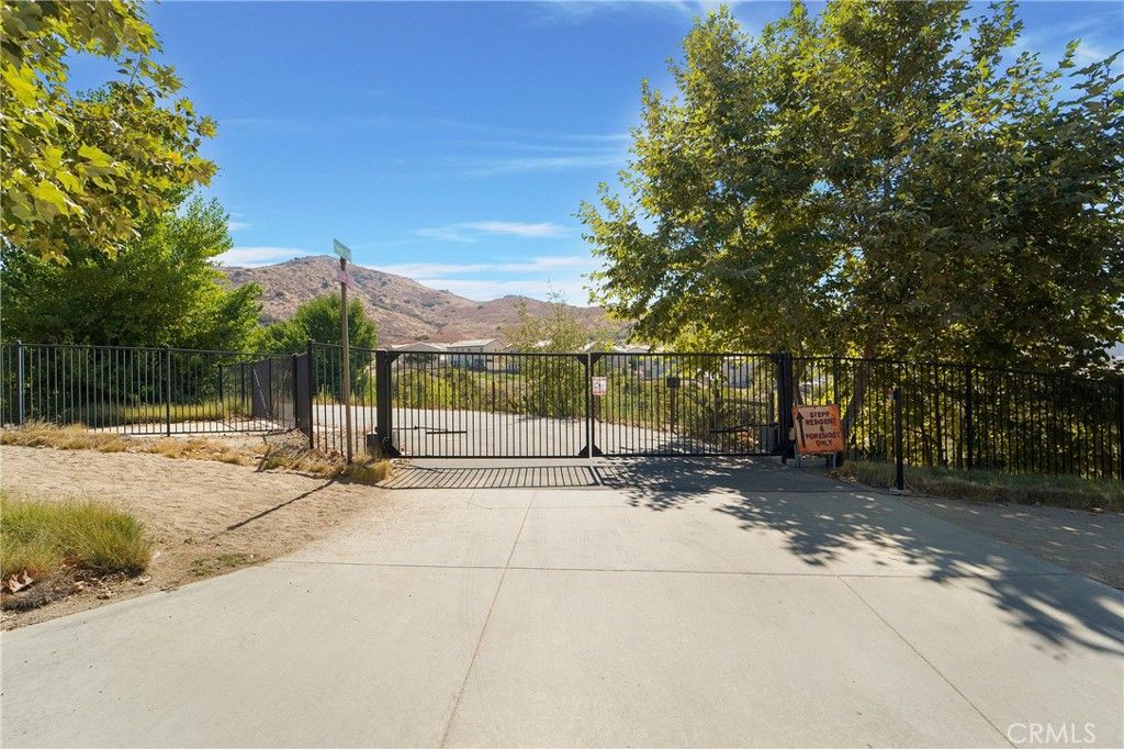 Image 2 of property listing at 11085 Canyon Circle, Corona, CA 92883