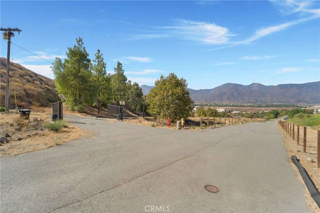 Image 3 of property listing at 11085 Canyon Circle, Corona, CA 92883