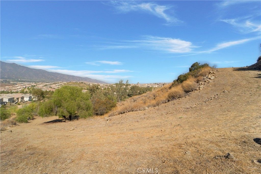 Image 7 of property listing at 11085 Canyon Circle, Corona, CA 92883