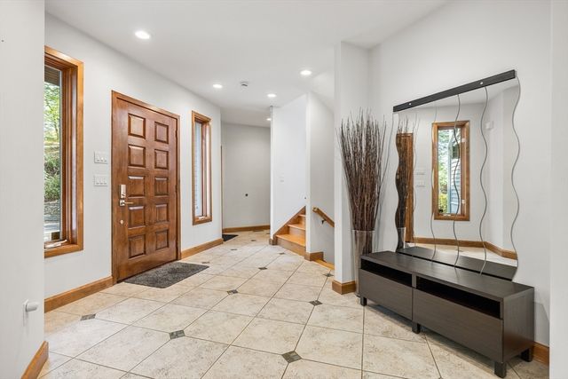 14 Hillside Ave, Southborough, MA 01772