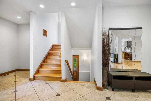 14 Hillside Ave, Southborough, MA 01772