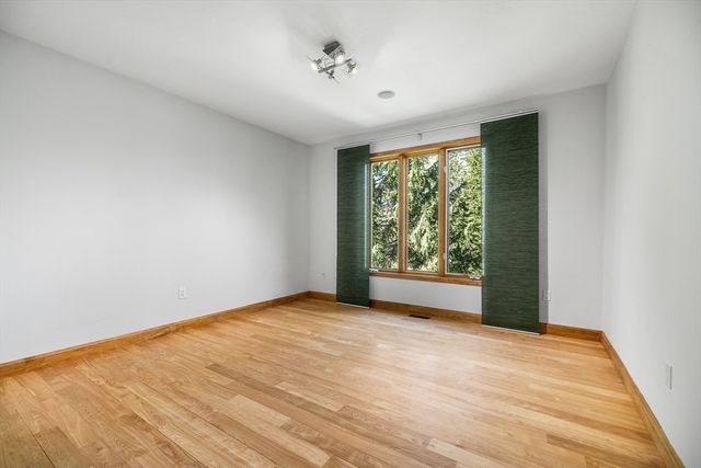14 Hillside Ave, Southborough, MA 01772
