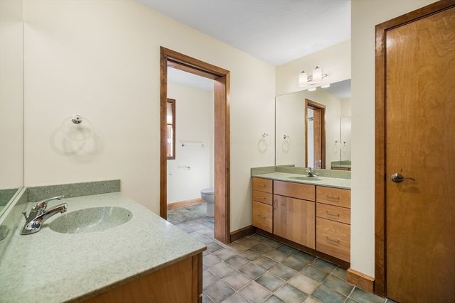 14 Hillside Ave, Southborough, MA 01772