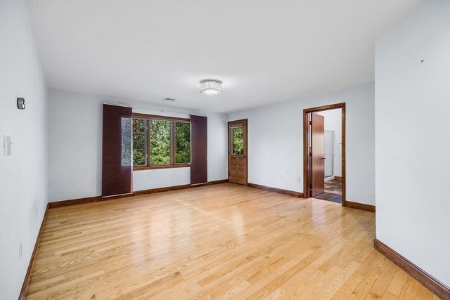 14 Hillside Ave, Southborough, MA 01772