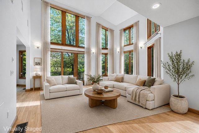 14 Hillside Ave, Southborough, MA 01772