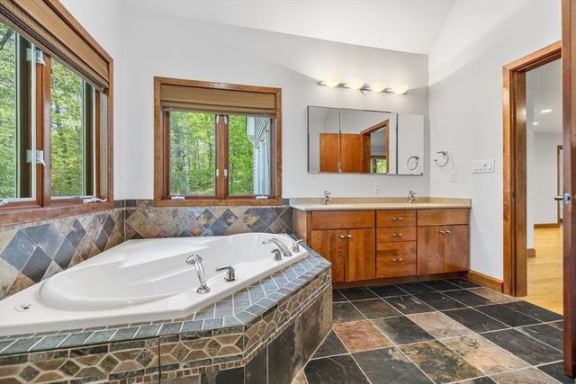 14 Hillside Ave, Southborough, MA 01772