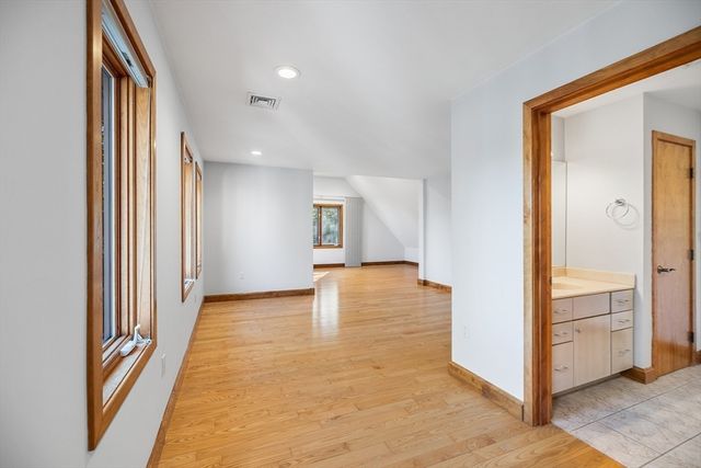 14 Hillside Ave, Southborough, MA 01772