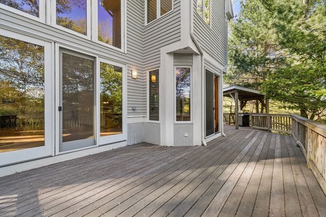 14 Hillside Ave, Southborough, MA 01772