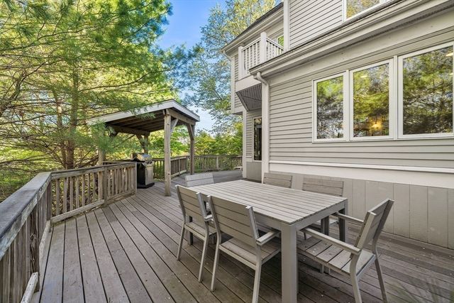 14 Hillside Ave, Southborough, MA 01772