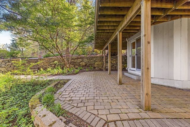 14 Hillside Ave, Southborough, MA 01772