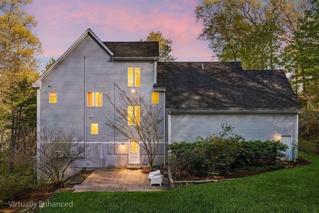 14 Hillside Ave, Southborough, MA 01772