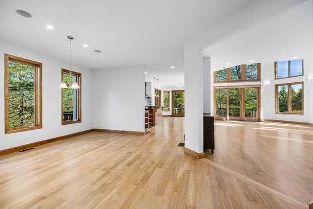 14 Hillside Ave, Southborough, MA 01772