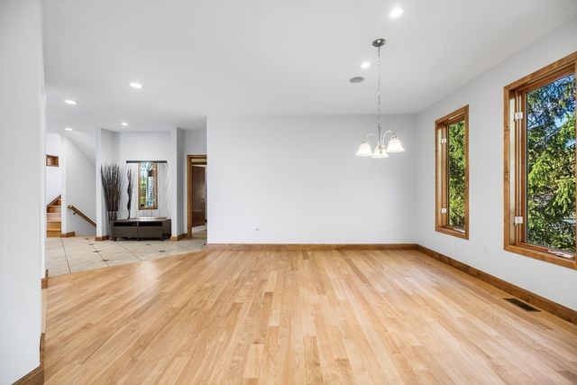 14 Hillside Ave, Southborough, MA 01772