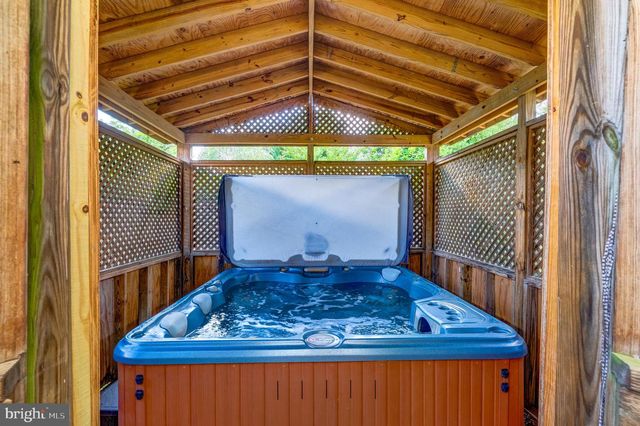 3810 JANCIE RD, Fairfax, VA 22030
