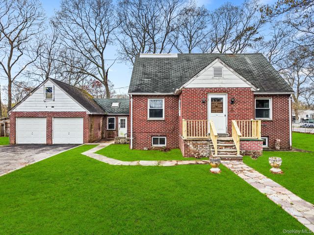 25 Revilo Avenue, Shirley, NY 11967