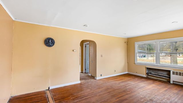 25 Revilo Avenue, Shirley, NY 11967