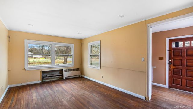 25 Revilo Avenue, Shirley, NY 11967