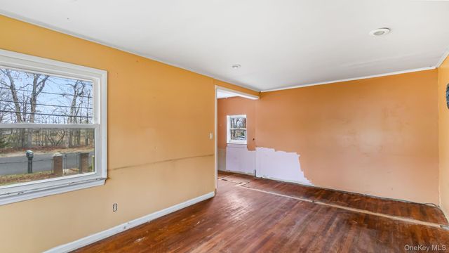25 Revilo Avenue, Shirley, NY 11967