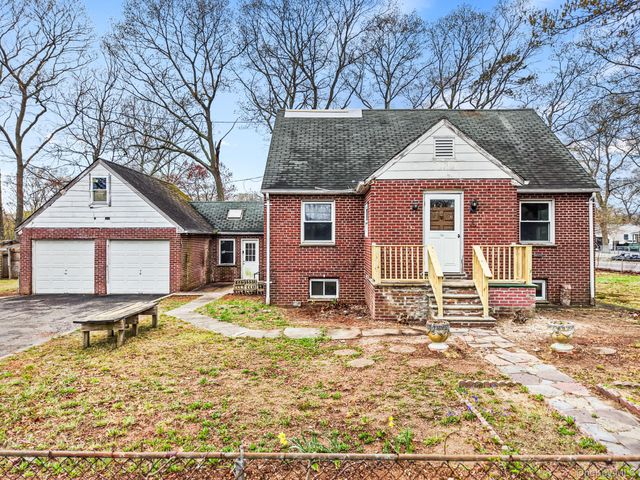 25 Revilo Avenue, Shirley, NY 11967