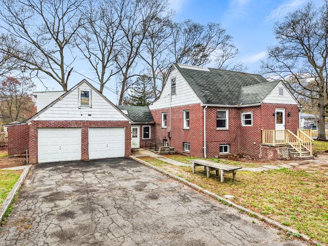 25 Revilo Avenue, Shirley, NY 11967