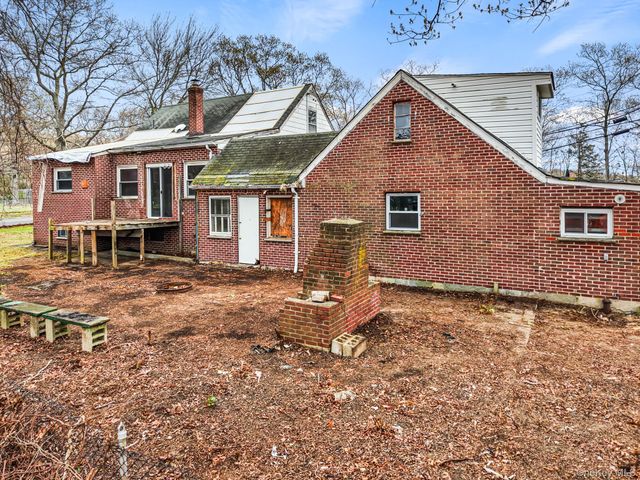25 Revilo Avenue, Shirley, NY 11967