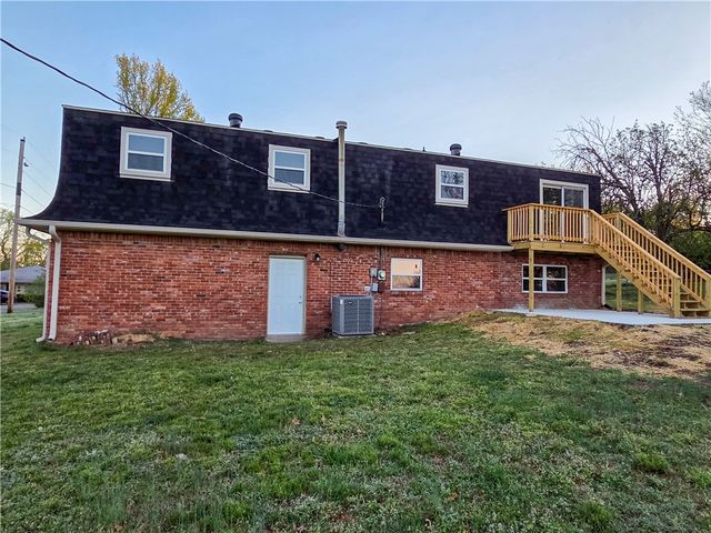 1703 Arapaho Avenue, Springdale, AR 72764