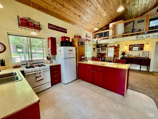 22767 Spruce Lane, Winchester, ID 83555