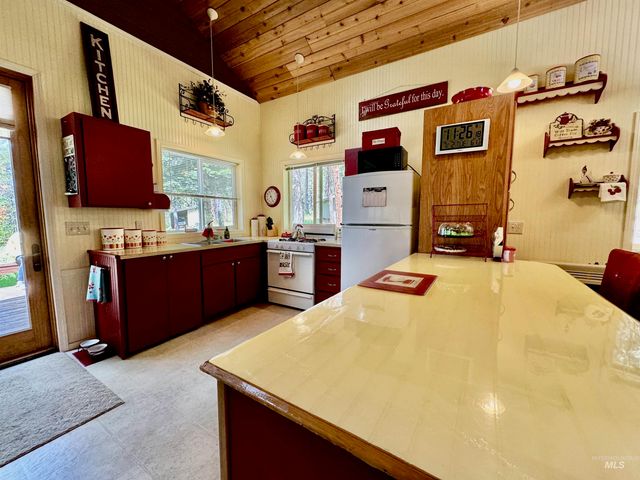 22767 Spruce Lane, Winchester, ID 83555