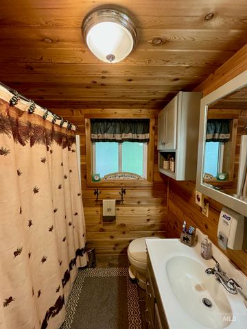 22767 Spruce Lane, Winchester, ID 83555