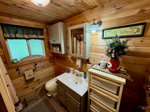 22767 Spruce Lane, Winchester, ID 83555