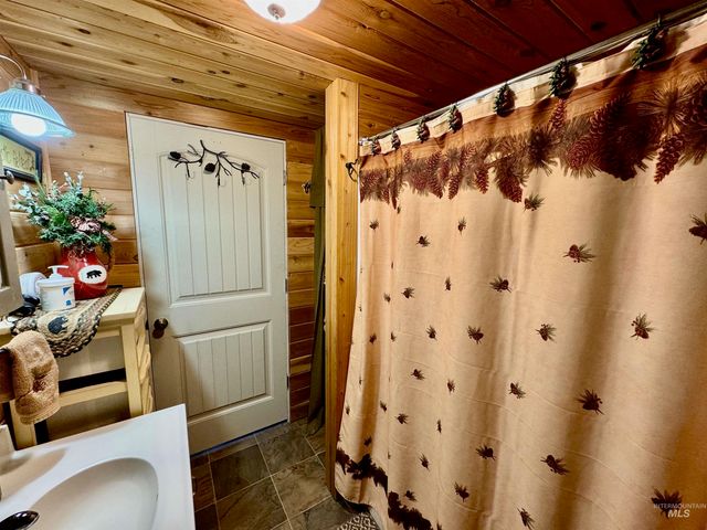 22767 Spruce Lane, Winchester, ID 83555