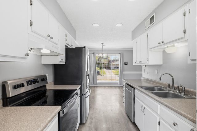 6914 ASPENHILL DR, Bartlett, TN 38135