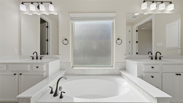 1143 Roaring FLS, New Braunfels, TX 78132