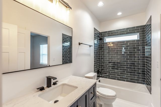1711 17th Ave, N, Nashville, TN 37208