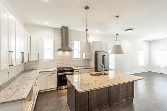 1711 17th Ave, N, Nashville, TN 37208
